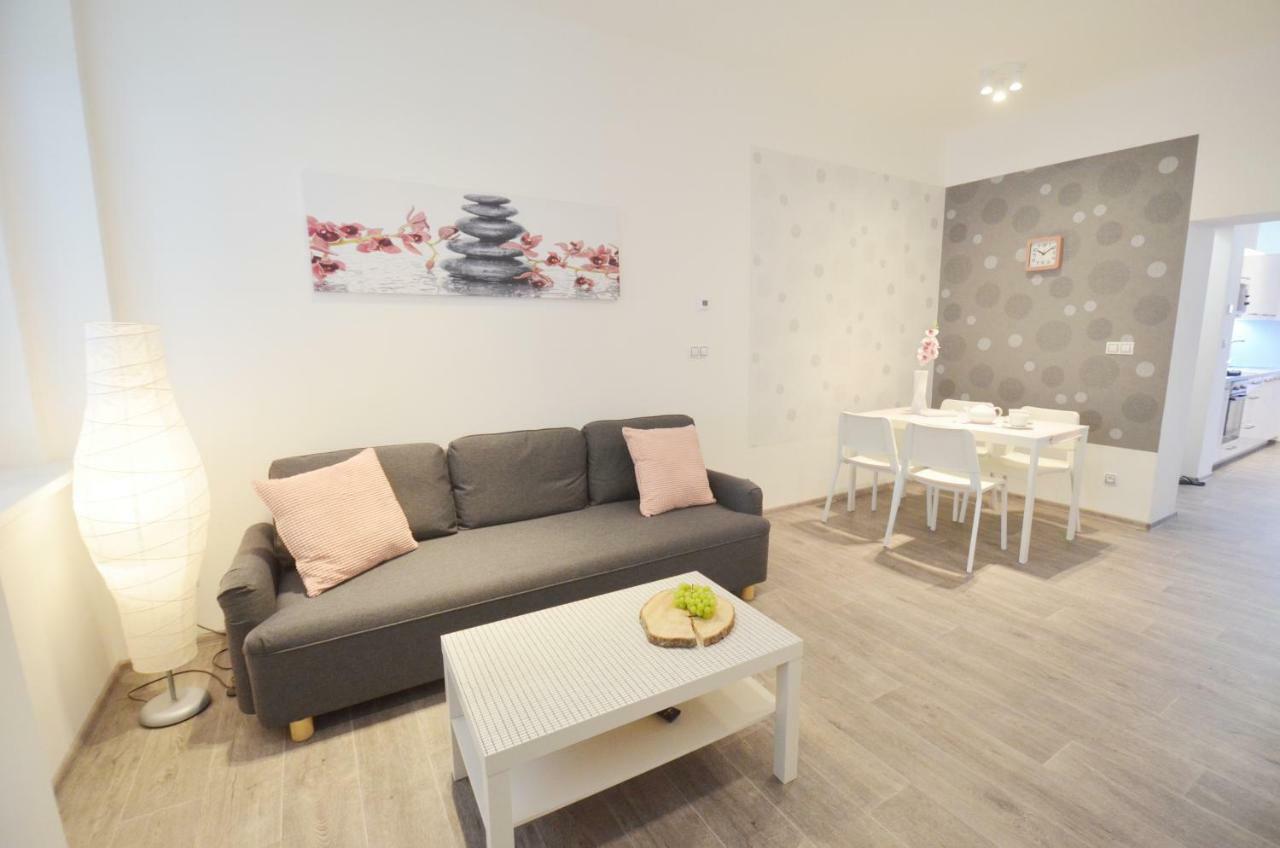 Apartmany Jizdarenska Karlsbad Exteriör bild