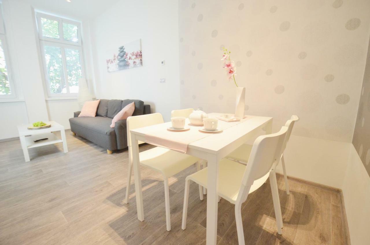 Apartmany Jizdarenska Karlsbad Exteriör bild